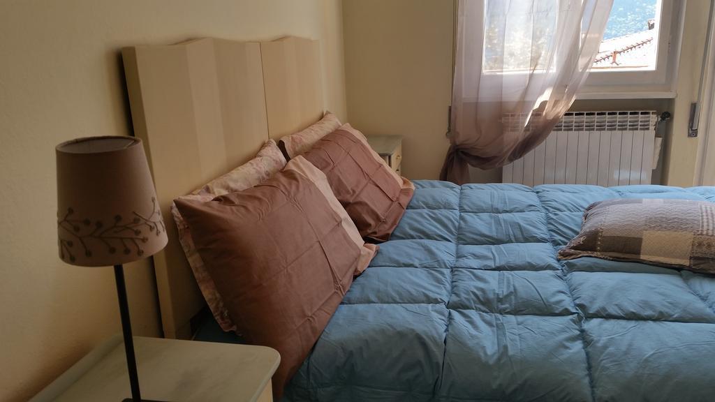 Apartment Iseo Lake Sale Marasino Pokój zdjęcie
