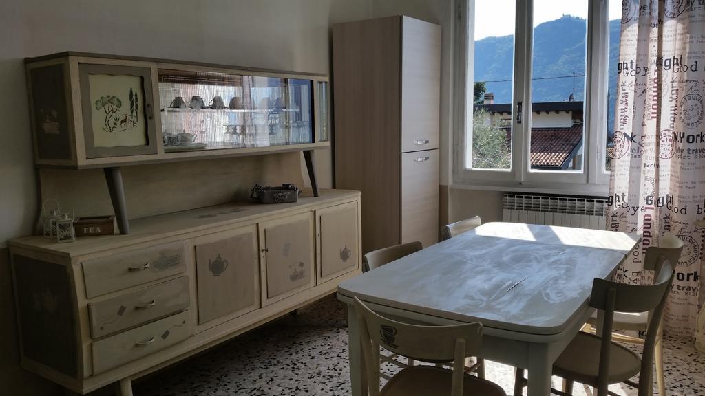 Apartment Iseo Lake Sale Marasino Pokój zdjęcie