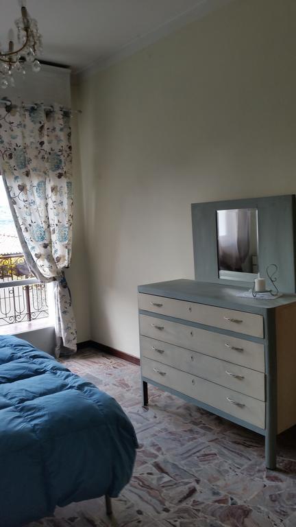 Apartment Iseo Lake Sale Marasino Pokój zdjęcie